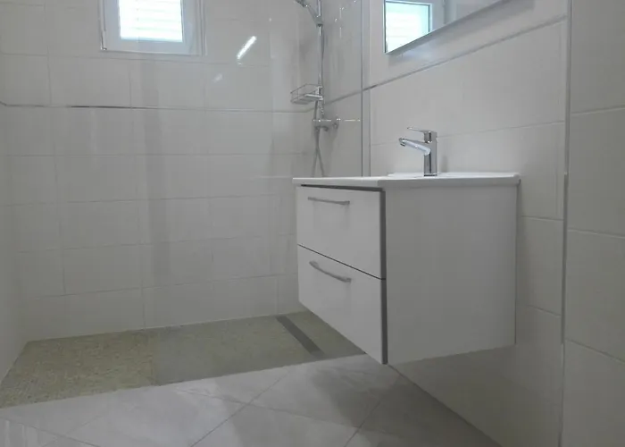 Ivana Biograd Na Moru